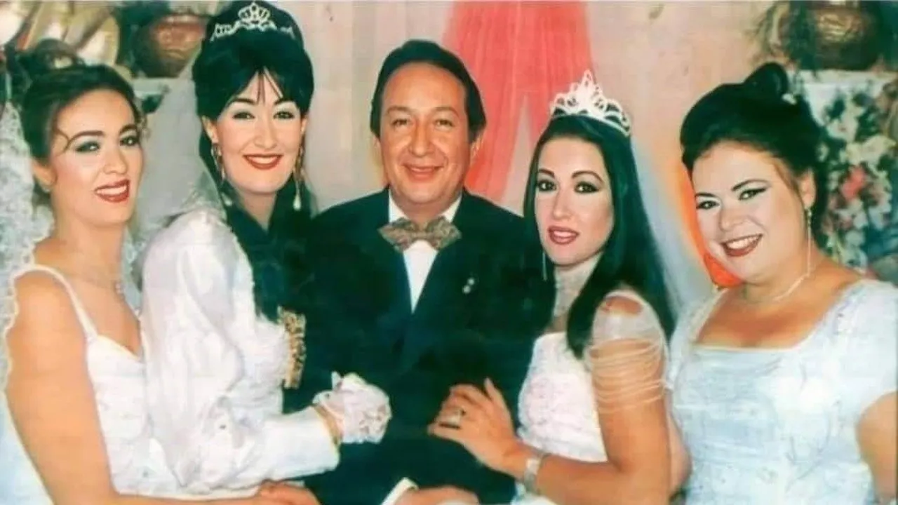 عائلة الحاج متولي cover