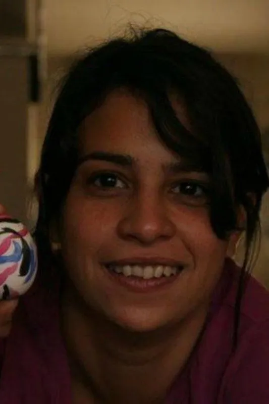 نادين خان